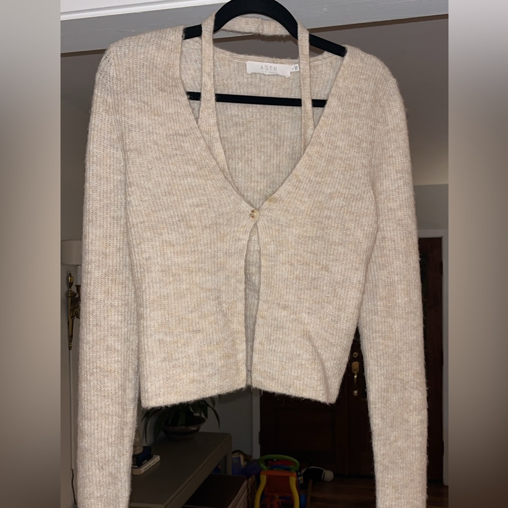 Astr Women's Beige V-Neck Sweater